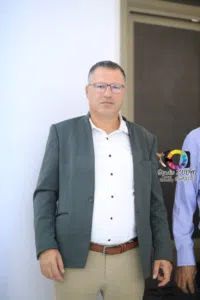 عادل 