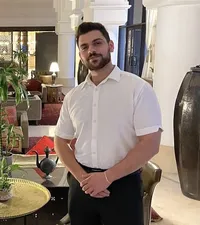 ايمن زهير