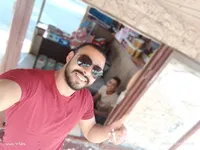 رجل اعمال حرا وين ما تكوني بجي واقف باذن الله