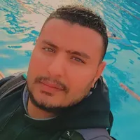 أيمن محمد  حسين 