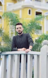 مطلوب موظف عنده خبرا على ماكنات طباعة ال DTV ولUF وتطريز وعنده قدره على تعديل التصميم