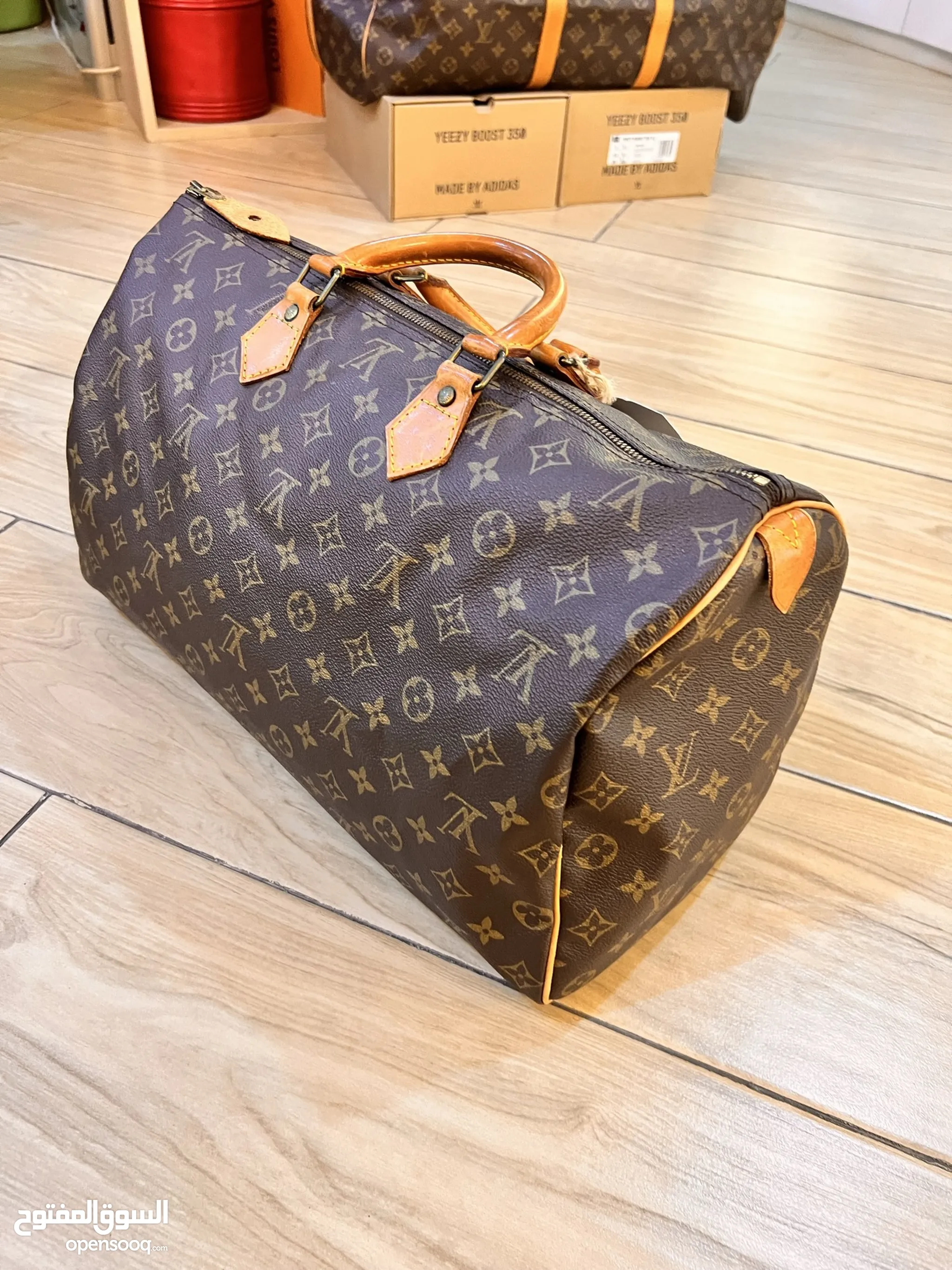 حقائب لويس فيتون نسائية للبيع في الإمارات - شنط نسائية : حقيبة يد نسائية,  ظهر: أفضل سعر | السوق المفتوح