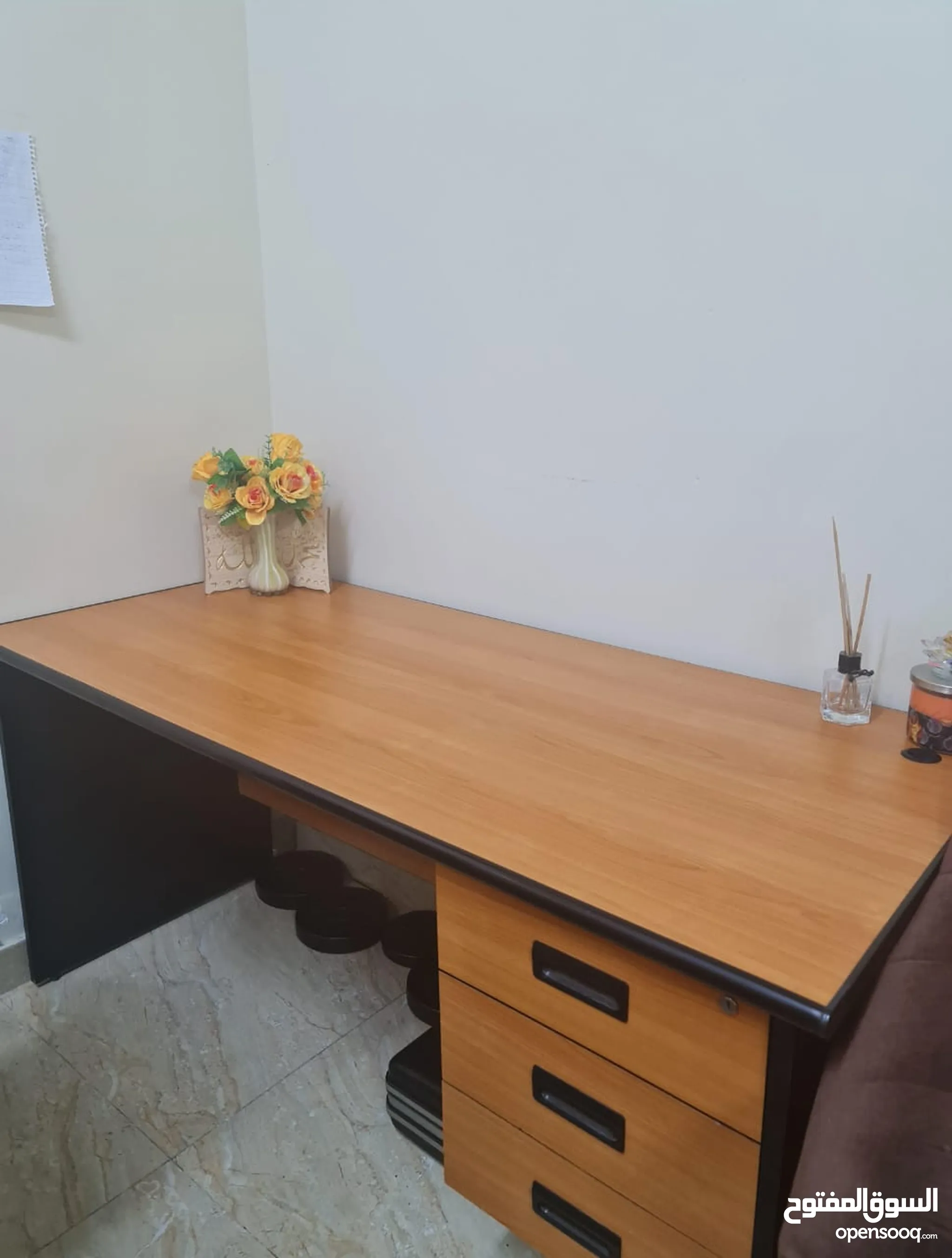اثاث مكاتب للبيع : اثاث مكتبي : طاولات وكراسي : ارخص الاسعار في أبو ظبي |  السوق المفتوح
