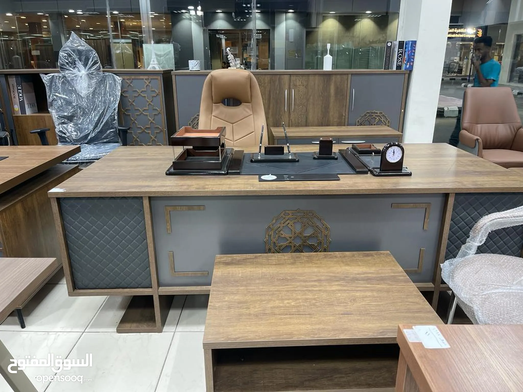 اثاث مكاتب للبيع : اثاث مكتبي : طاولات وكراسي : ارخص الاسعار في جدة | السوق  المفتوح