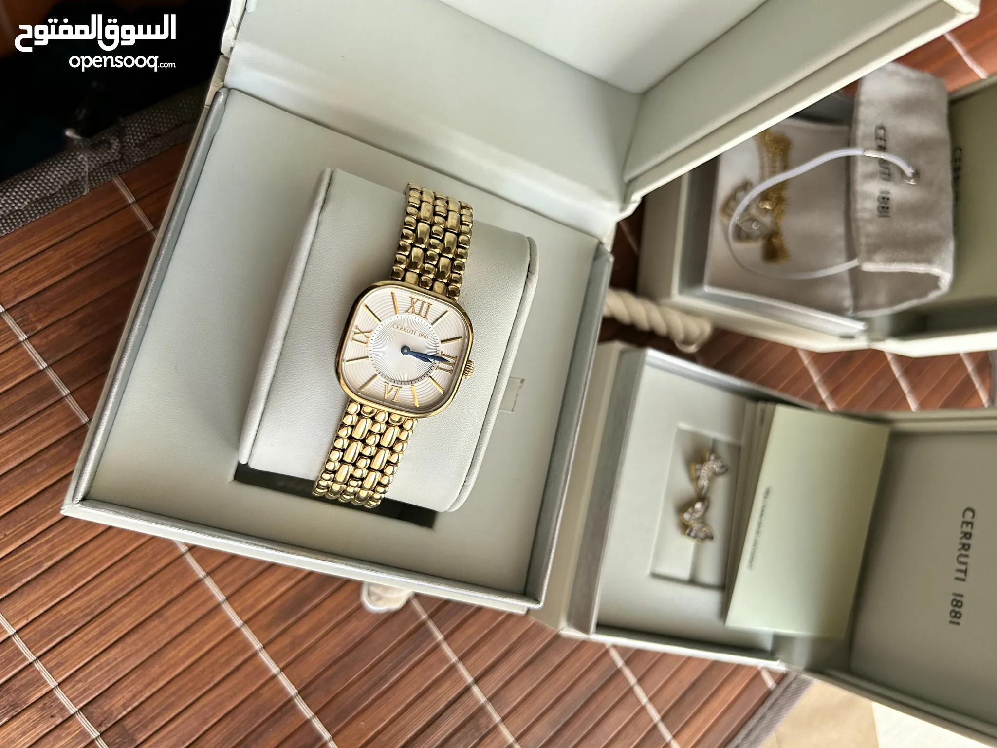 ساعات اخرى نسائية للبيع في الإمارات - ساعات ذكية : ساعات الماس, ذهب , فضة |  السوق المفتوح