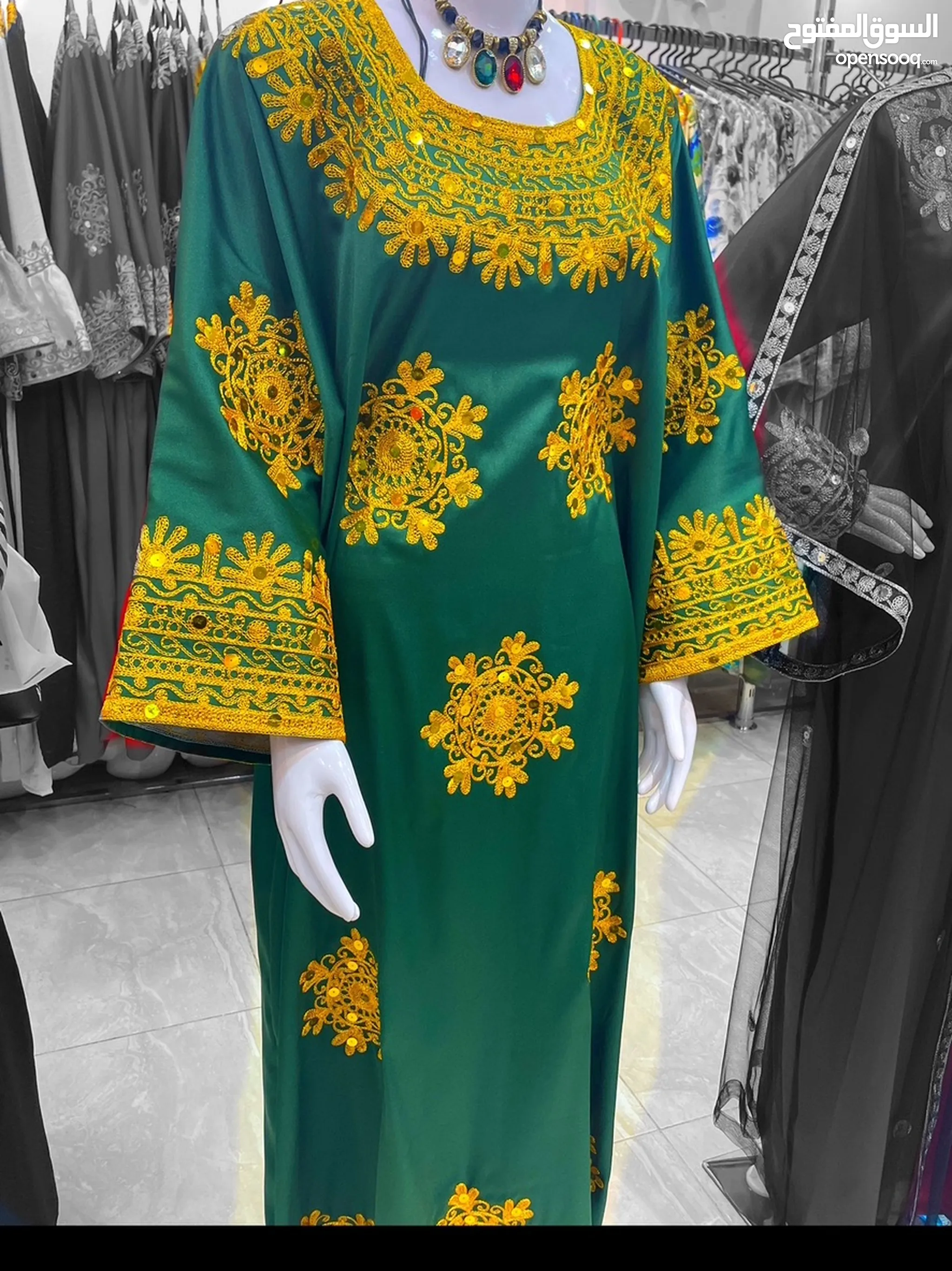 ثواب نسائية للبيع : عبايات وجلابيات : ملابس : أزياء نسائية مميزة في عُمان | السوق  المفتوح