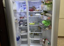 Refrigerator side by side