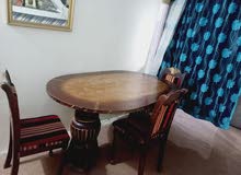 طاولة خشاب ماليزي مع ثلاثه كرسي