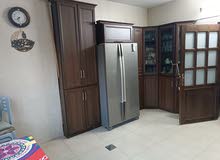شقه واسعه  مميزه مطله على شارع رفيديا الرئيسي قريبه من. جميع الخدمات
