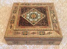صندوق - علبة مجوهرات فخمة من الأخشاب الطبيعية و الصدف البحري صندوق - علبة مجوهرات فخمة من الأخشاب الطبيعية و الصدف البحري