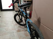 دراجة هوائية مستخدمة اللون/ازرق مع اسود
