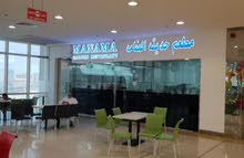 مطعم عائلي . لدينا 80 كراسي و طاولات مع بارتيشن مطعم عائلي . لدينا 80 كراسي و طاولات مع بارتيشن