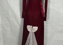 فستان اعراس مخملي لون أحمر