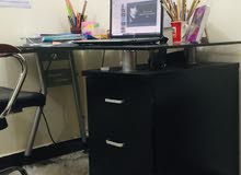 مكتب اسود +كرسي دوار للبيع مكتب اسود +كرسي دوار للبيع