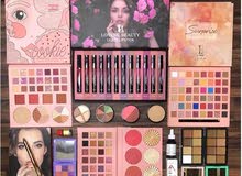 طقم مكياج مماثل وانيق طقم مكياج مماثل وانيق