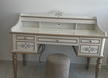 Bed Room Desk in really good condition