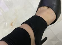 جزمة كعب عالي ماركة جيسيكا سمبسون جزمة كعب عالي ماركة جيسيكا سمبسون