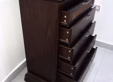 Chest of drawers & dressing table