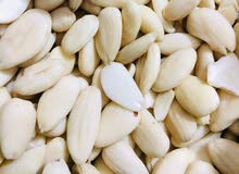 مطلوب معمل حلويات او محل يحتاج لوز مزلط مطلوب معمل حلويات او محل يحتاج لوز مزلط