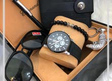 طقم للساعه مع محفظه واساور ونظارات وقلم وميداليه فضه طقم للساعه مع محفظه واساور ونظارات وقلم وميداليه فضه