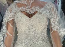فستان زفاف جديد رااقي جدا وارد دبي بسعر 150الف ريال يمني