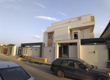فيلا من دورين وملحق بالقرب من مصنع النجمة فيلا من دورين وملحق بالقرب من مصنع النجمة
