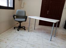 كرسي مكتب و طاولةIKEA حالة جيدةGOOD CONDITION كرسي مكتب و طاولةIKEA حالة جيدةGOOD CONDITION