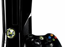 Console Xbox 360 250 Go + manette sans fil. À vendre