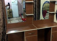 ميز حلاقه جاهز مع مرأة عدد اثنين جديدات ميز حلاقه جاهز مع مرأة عدد اثنين جديدات