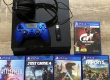 جهاز ps4 نظيف جداً مع 5 اسطونات جديده جهاز ps4 نظيف جداً مع 5 اسطونات جديده