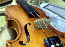 أريد شخص يعلمني ع عزف اله الكمان واكون بخدمته وممنون
