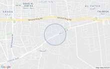ارض بها دار وحمام ومولد كبير تبعد 100 متر ع الرئيسي ارض بها دار وحمام ومولد كبير تبعد 100 متر ع الرئيسي