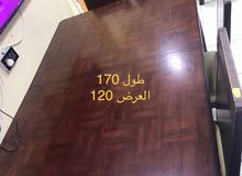 للبيع طاولة سفره مع 4 كراسي وطاولة تلفزيون للبيع طاولة سفره مع 4 كراسي وطاولة تلفزيون
