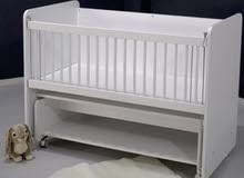 سرير أطفال هزاز أبيض (BW1090) بعجلات – مقاس 120 × 60 سم
