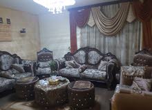 غرفة ضيوف 9 مقاعدمع طربيزات عدد3،خزانة احذيةعدد 2 ،بفة غرفة ضيوف 9 مقاعدمع طربيزات عدد3،خزانة احذيةعدد 2 ،بفة