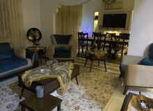 عماره ثلاث طوابق وروف بمواصفات خاصه للبيع في جبل الحسين