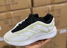 شوزات ييزي 700 شوزات ييزي 700