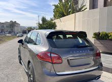 Porsche Cayenne S (4.8L V8 Automatic) 2012