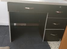 مكتب ممتاز جداً للدراسه و للكمبيوتر