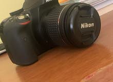 كاميرا نيكونD3300 للبيع نضيفة جداً الكارتون موجود ومعها حقيبة وكامل الملحقات الش