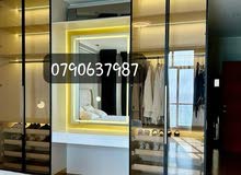 خزانه حائط بافضل التصاميم العصريه اضائه داخليه