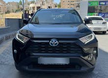 للبيع تويوتا راف فور موديل 2021 وارد المركزيه اسود  بسعر 28750 دينار