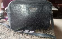 شنطه guess للبيع  بحالة وكاله