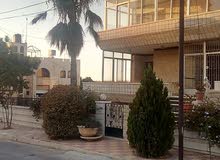 فيلا ثلاثة طوابق للبيع في شارع الجامعه بناء خاص فيلا ثلاثة طوابق للبيع في شارع الجامعه بناء خاص