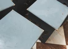طاولات خشبيه بحاله جيده طاولات خشبيه بحاله جيده