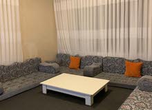 فرشات وطاولة للبيع