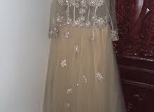 فستان خطوبة وعقد راقي جداً بسعر خيااالي ب25الف ريال يمني فقط
