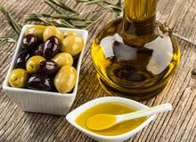 زيت الزيتون الممتاز بمدينة فاس 45dh litre زيت الزيتون الممتاز بمدينة فاس 45dh litre