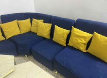 طقم كنب مع طاولات استخدام بسيط بحال لجديد