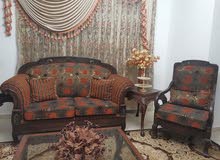 طقم كنب زان بحالة الوكالة بسعر مغري